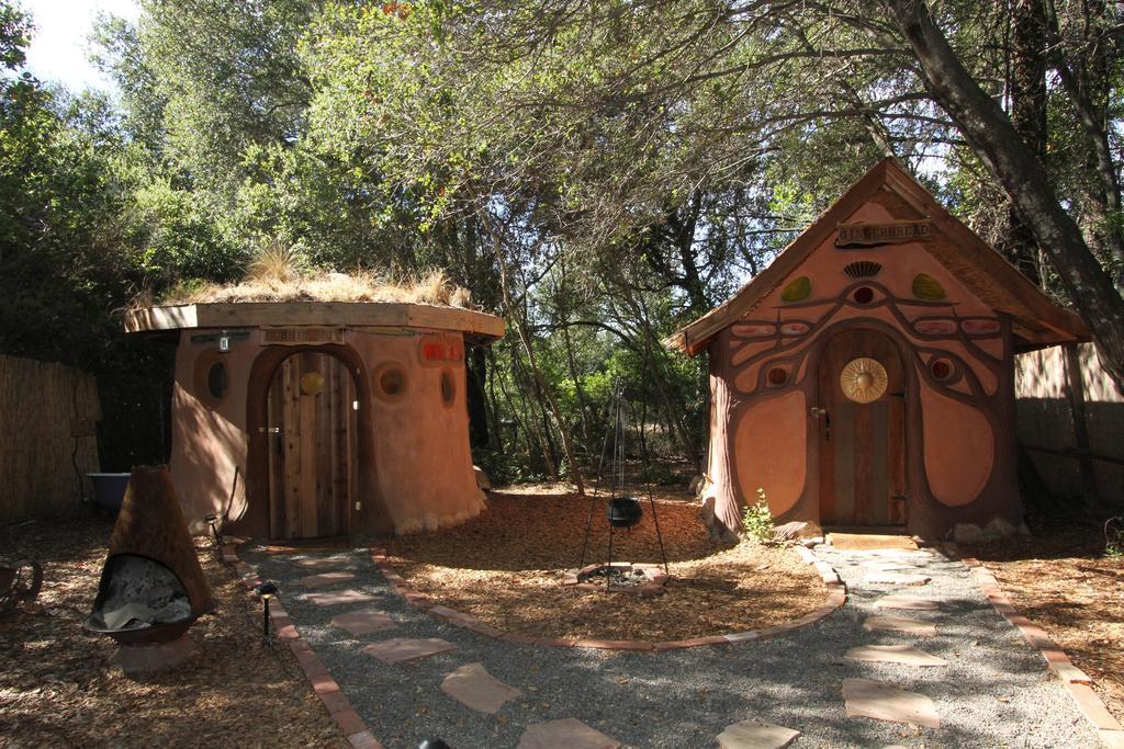 Hobbit Hut Hotell Geyserville Eksteriør bilde